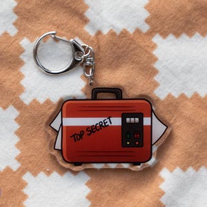 TF2 Intelligence Briefcase Charm Keychain 2.5"