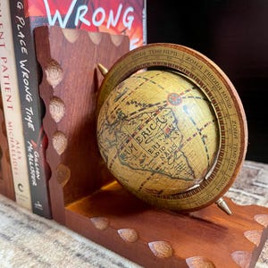 serre-livres globe vintage | Serre-livres en bois carte du vieux monde | Décoration de bibliothèque classique Explorer | Cadeau d'étude rustique