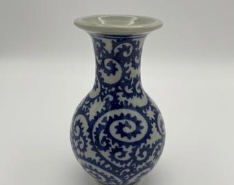 Vintage Japanese Tako Karakus Blue and White Small Bub Vase