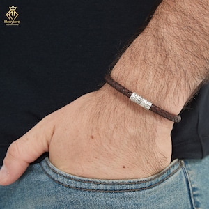 Gepersonaliseerde herenarmband, handgemaakte leren armband naam met zilveren kralen, verstelbare moederarmband aangepaste cadeaus voor hem kind vader vriendje