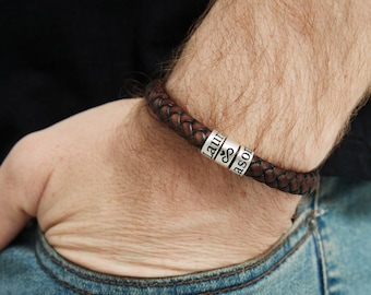 Personalisierte Herren Armband Individuelles Leder Armband mit Namen Silber Beads, Valentinstag Geschenk für ihn Opa Vater Papa Ehemann