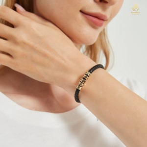 Pulsera personalizada en tamaño personalizado, joyería de cuero hecha a mano con cuentas de plata, pulsera ajustable, regalos para mamá, él, niño, papá, novia.