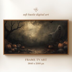 以下が含まれることがあります： ハロウィーンをテーマにした、額入りのデジタルアートプリント。幽霊の姿、カボチャ、暗く不吉な森が描かれています。「soft hustle digital art」と「FRAME TV ART」の文字が見えます。