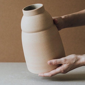 Handmade Chubby Terracotta Vase – Rustic Ceramic Flower Vase, Wheel Thrown Mexican Pottery, Minimalist Boho Home Decor