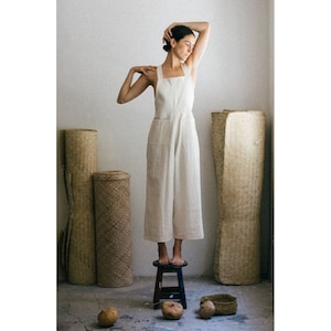 Handgemaakte linnen jumpsuit | Boho overall zonder rug, wijde pijpen, verstelbare bandjes