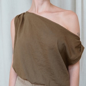 Bohemian Off-the-Shoulder Crop Top with Elastic Waistband – Sustainable Women&#39;s Linen Top