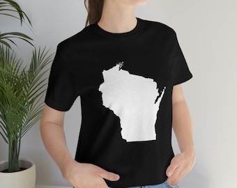 Camiseta de Wisconsin - Negro, camiseta del mapa del estado de Wisconsin con estado de WI blanco. ¡Camisetas de WI, camiseta de Wi, muestre su orgullo de tejón de Wisconsin!