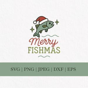 Puede incluir: Ilustración caprichosa de un pez verde con un gorro de Papá Noel, con el texto "Merry Fishmas" en rojo y verde. Dos estrellas verdes y líneas onduladas completan el diseño. Formatos de archivo listados.