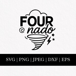 Op de afbeelding: Zwart-wit grafisch ontwerp met de woorden "FOUR @ nado" boven een illustratie van een tornado, vergezeld van bliksem en sterren. De bestandstypen SVG, PNG, JPEG, DXF en EPS staan hieronder vermeld.