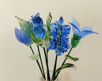 Figurine bohème en verre Delphinium, jolie fugurine en verre de lys, fleur en verre personnalisée, décoration de bureau à domicile, cadeau d'anniversaire pour elle, femme, petite amie