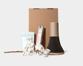 Configure your gift box with Haru Vase, present your favorite flowers and compose with tea and incense.
