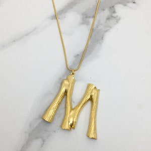 Colar com pingente inicial de ouro com letra M, corrente moderna banhada a ouro 18K, joia vintage feita à mão, colar delicado com pingente de ouro
