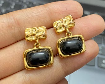 Pendants d'oreilles en onyx noir | Boucles d'oreilles martelées en plaqué or 18 carats | Bijoux en pierres précieuses naturelles