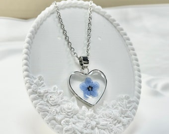 Pressed Flower Necklace,Heart Necklace,Dainty Necklace,forget me not necklace, Flower Heart Pendant,Real flower jewellery,Resin Necklace