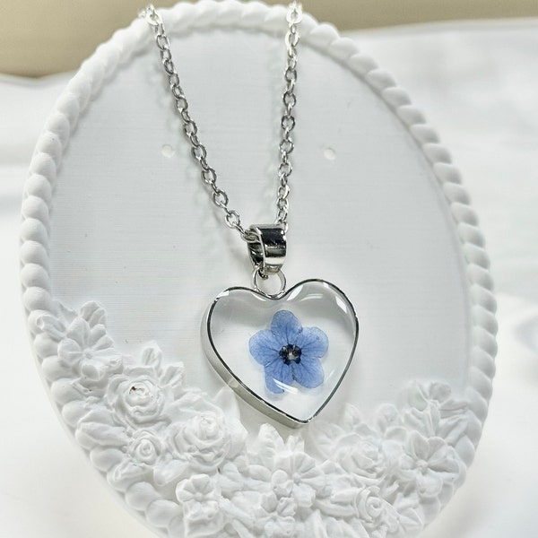 Pressed Flower Necklace,Heart Necklace,Dainty Necklace,forget me not necklace, Flower Heart Pendant,Real flower jewellery,Resin Necklace