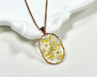 Pressed flower necklace,forget me not necklace,pressed flower jewelry,white flower necklace,rose gold necklace,pressed flower,gold pendant