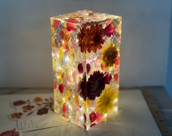 Flower resin lamp,Real Sunflower Resin Block, Resin Paperweight, Gift for Her, Home Decor, Gift for Mom,Romantic Gift,Epoxy Table Lamp