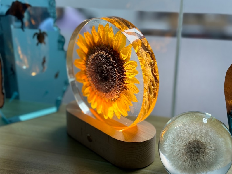 Real Sunflower Block, Resin Paperweight, Sunflower Night Light, Sunflower Ornament, Natural Gift, Birthday Gift,Gift for Her, Home Decor Round sunflower