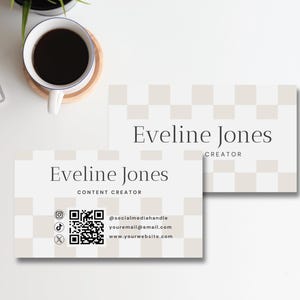 Beżowy szablon wizytówki z kodem QR, szablon wizytówki Canva do druku, projekt wizytówki w szachownicę - CH01
