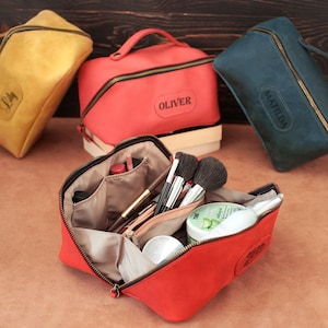 Personalisierte Leder Make-up-Tasche mit Griff, Reißverschluss-Tasche für Brautjungfer & Braut, Benutzerdefinierte Make-Up-Organizer, Brautgeschenk, Dopp Kit Frauen