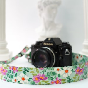 Floraler Kameragurt für Frauen, Personalisierter Kameragurt mit Namen, Blumenmuster Schultergurt für Kamera Nikon Sony Canon Green