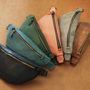 Bolso bandolera de piel, disponible en 10 colores diferentes, riñonera personalizada con correas, bolso de hombro grabado para hombre, regalos para mujer