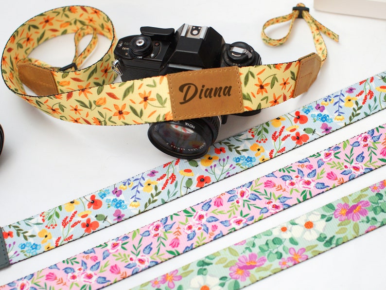 Floraler Kameragurt für Frauen, Personalisierter Kameragurt mit Namen, Blumenmuster Schultergurt für Kamera Nikon Sony Canon Bild 4