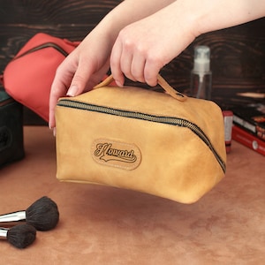 Leder-Reise-Make-up-Tasche, personalisierte Kosmetiktasche für Sie, Reise-Aufbewahrungs-Organisator, gravierter Zugkoffer, benutzerdefiniertes Dopp-Kit für die Reise