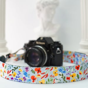 Floraler Kameragurt für Frauen, Personalisierter Kameragurt mit Namen, Blumenmuster Schultergurt für Kamera Nikon Sony Canon Blue