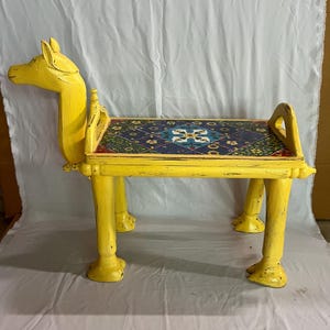 Houten kameelhoofdtafel/houten tafel met tegels Indisch meubilair, hout en verfbank/houten gesneden Indiase bijzettafel/kameelbank