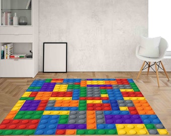 Pode incluir: Um tapete colorido com um design que se assemelha a um padrão de blocos de construção interligados. O tapete apresenta uma variedade de cores, incluindo vermelho, laranja, amarelo, verde, azul, roxo e cinza.