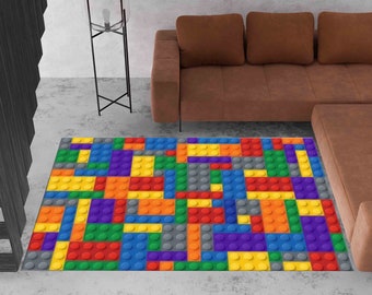 Pode incluir: Um tapete colorido com um design que se assemelha a blocos de construção interligados. O tapete apresenta uma variedade de cores, incluindo vermelho, amarelo, azul, verde e roxo.