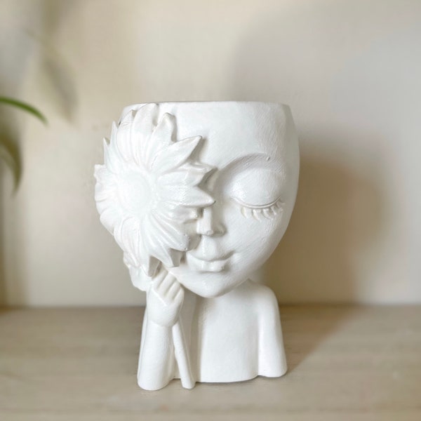 Statuette decorative - Pot - Personnage avec fleur de tournesol