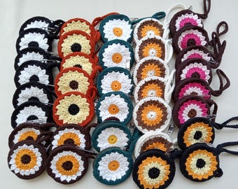Handgemaakt gehaakt mini-portemonneetje. Boho-portemonneetjes met bloemenmotief.