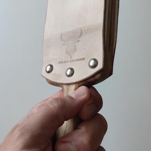 Correa de paleta de doble cara hecha a mano: cuero de novillo pulido, base de roble con fieltro