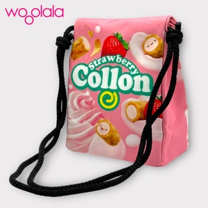 Quirky Collon Strawberry Biscuit Roll Backpack and Sling Crossbody Bag for Man , Woman, Kids Water Resistant 100% Recycled Polyester zdjęcie 3