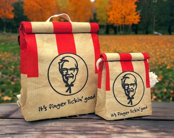 Mochila y bandolera con diseño original de pollo de KFC para hombre, mujer y niños - Resistente al agua, 100 % poliéster reciclado
