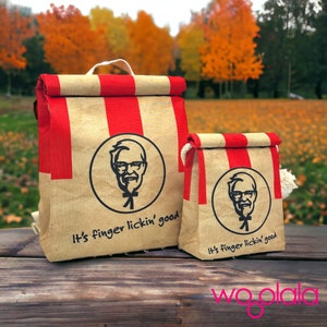 Schrulliger KFC Oberst Sanders FASTFOOD Hühnerrucksack und Sling Crossbody-Tasche für Herren, Damen, Kinder - Wasserabweisend aus 100% recyceltem Polyester