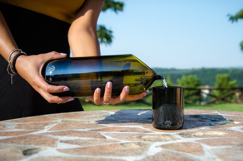 Carafe en verre durable La Dolce Vita, cruche en verre écologique davant-garde italienne, cruche à lait artisanale faite à la main pour une nouvelle maison image 2