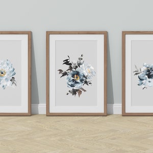 Set di acquerelli  artistici floreali raffiguranti fiori  blu. Set di 3 acquerelli.Fatti a mano.Carta italiana fatta a mano.