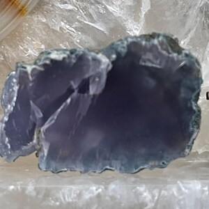 Paars chalcedoonkristal | Druivenagaat edelsteen | Steen half gepolijst half natuurlijk | 1-10
