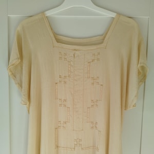 20s Ivory silk dress with embroidy geometric details, Ivory silk wedding dress for exhibition or pattern -not por use-