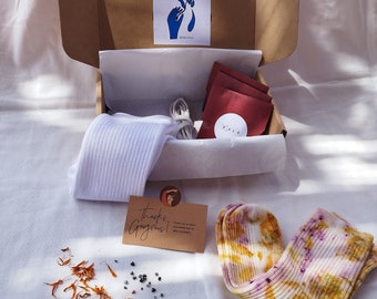 Natural dye kit FLOWER POWER //kids dye kit//dyed socks//DIY Box ecoprint//colorful socks//creative christmas gift// tie dye socks