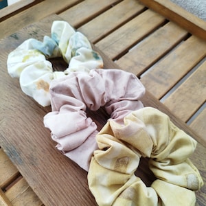 Naturally dyed scrunchies //hand dyed scrunchies with flowers and shells// recycled cotton fabric hair scrunchies// hair donuts// ecoprint