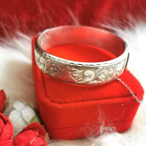 Vintage,, B. LTD pat. number 2004732&quot;Sterling silver Decorated Bangle bracelet Safety chain Birmingham 24g