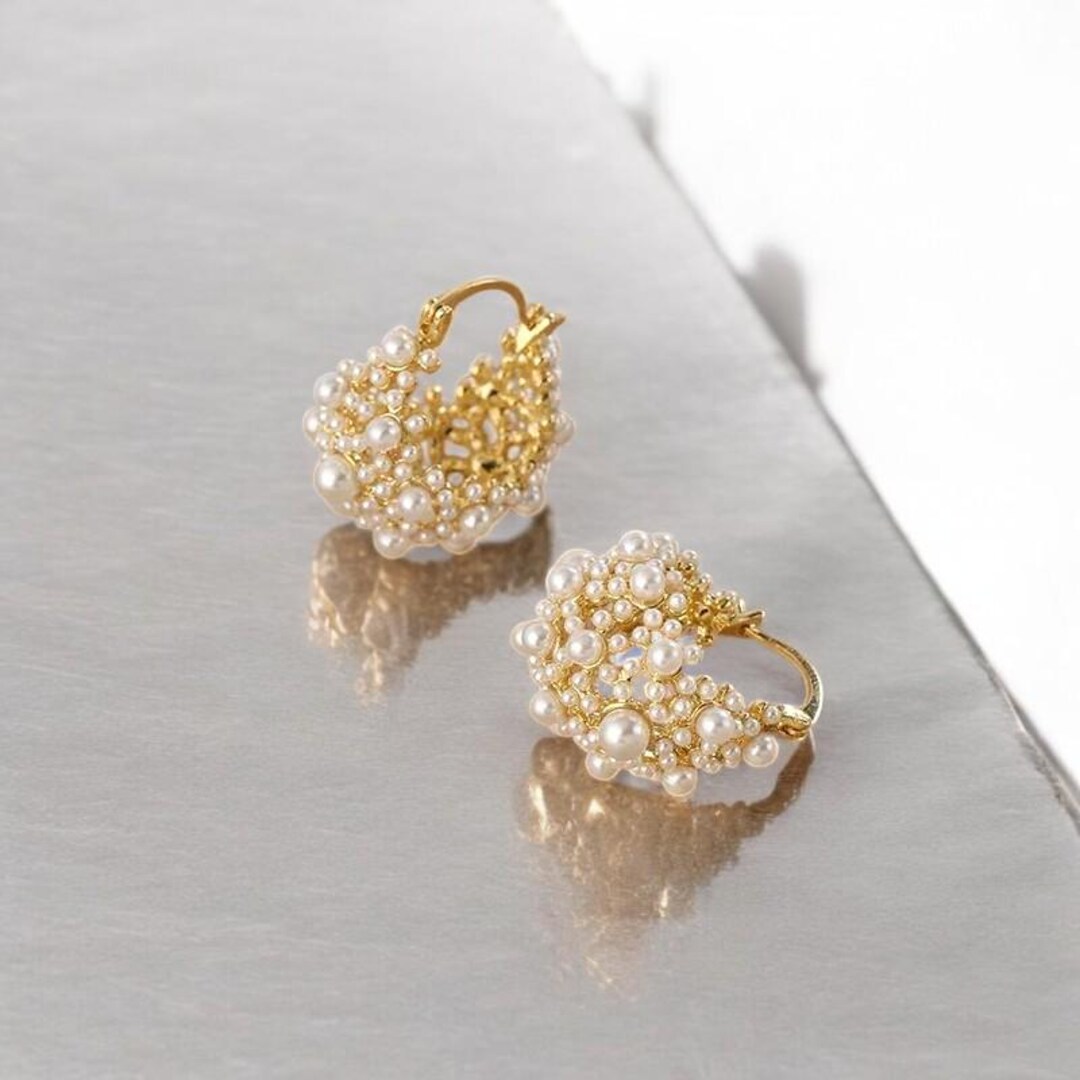 Small Pearl Cluster Hoop Earring main image 1