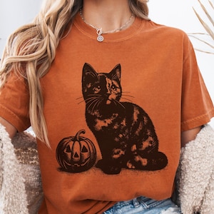 Halloween tortie cat shirt, Tortoiseshell cat gifts, Comfort Colors Halloween pumpkin tortie shirts, Gift for tortoiseshell kitty owner