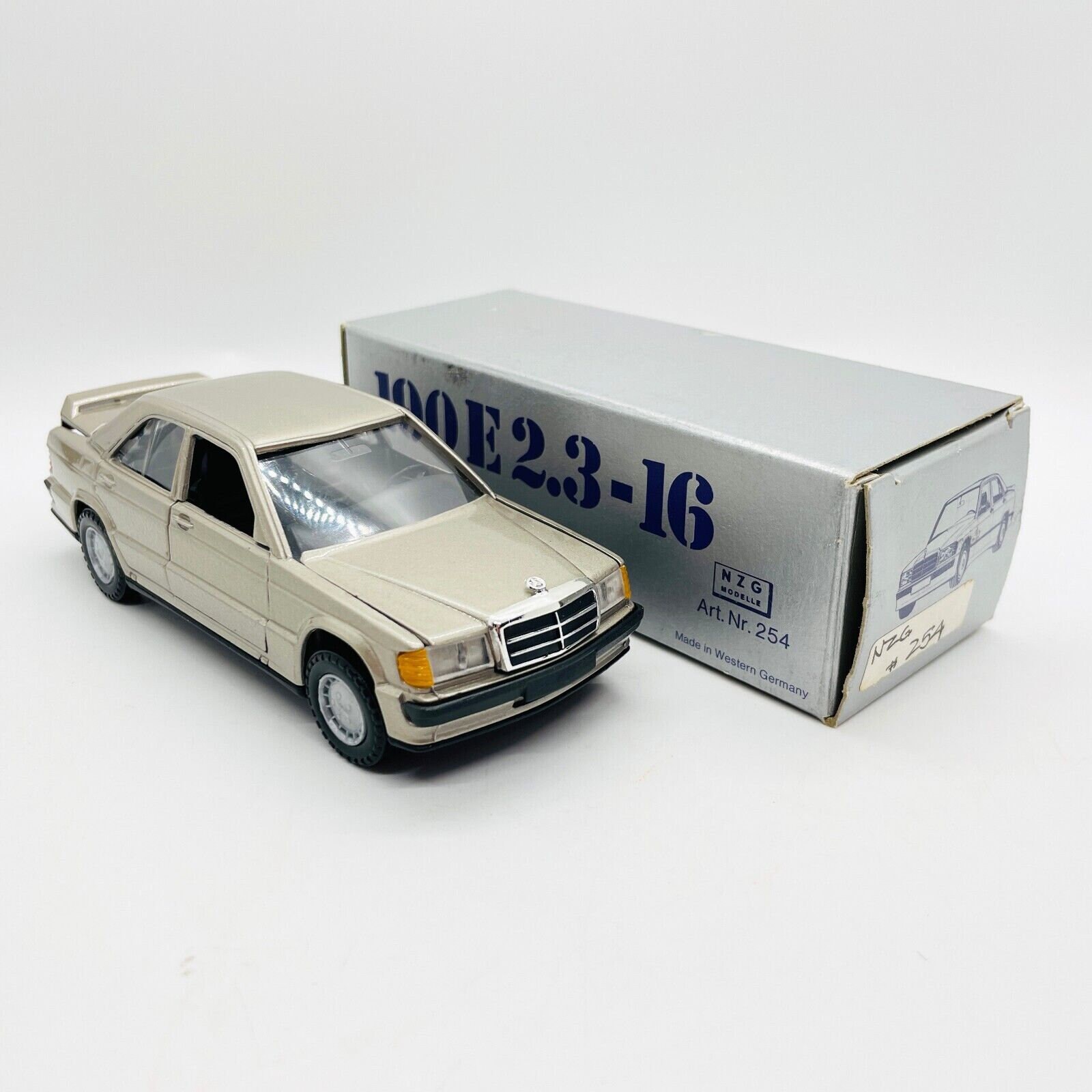 NZG モデル 1/35 メルセデスベンツ 190E 当時物 西ドイツ NZG 1:35 Modelle Mercedes 190E 2.3-16 Art r #254 Western