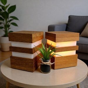 Holz Leuchtwürfel – LED Tischlampe aus Massivholz & Acryl. Design Leuchtwürfel. Stimmungslicht Würfel. Handgefertigte Lampe