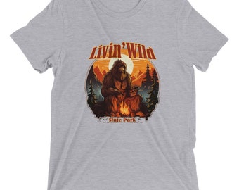 Mach dich bereit für die diesjährigen wilden Abenteuer mit einer erstaunlichen einzigartigen Squatch-Oberbekleidung! T-Shirts und Hoodies!